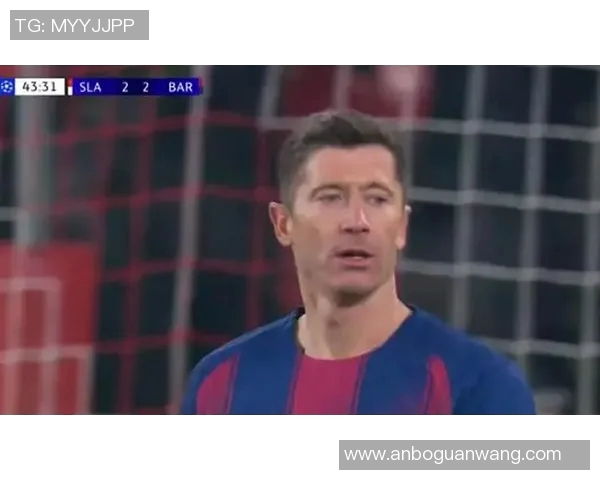 莱万状态火热欧冠赛场独占鳌头10场打入12球稳居射手榜首